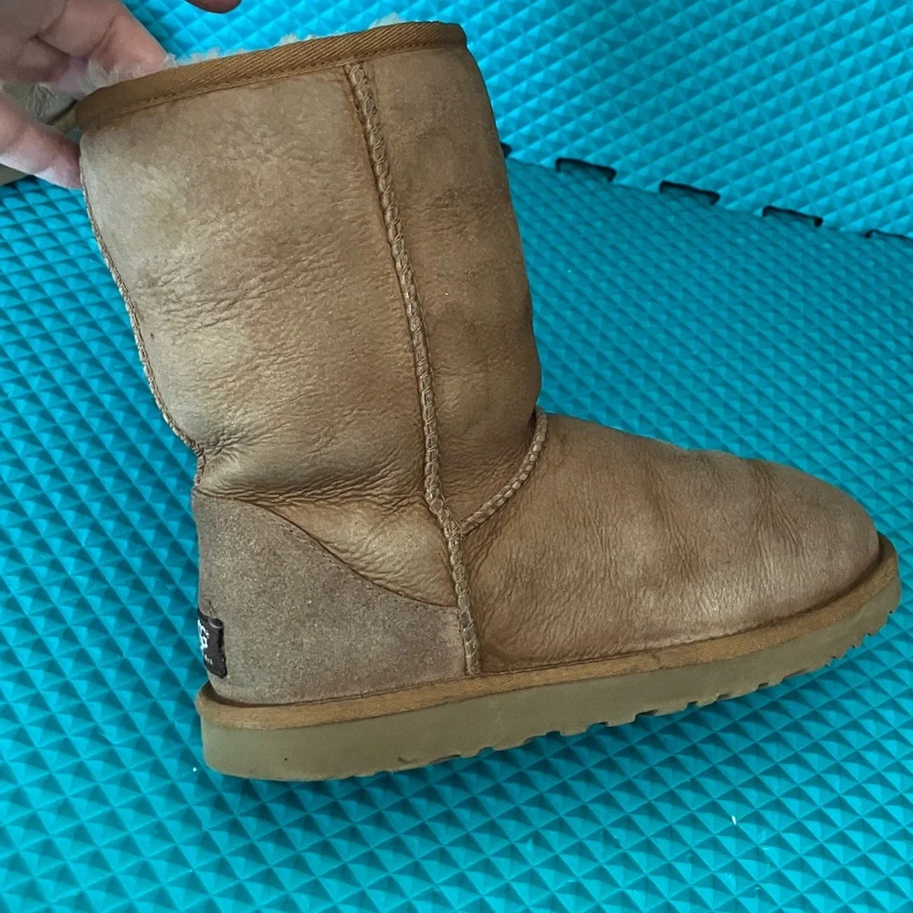 UGG women classic